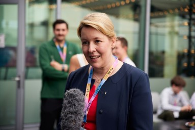Franziska Giffey gives an interview on her thoughts about fintech and the fintech festival FIBE